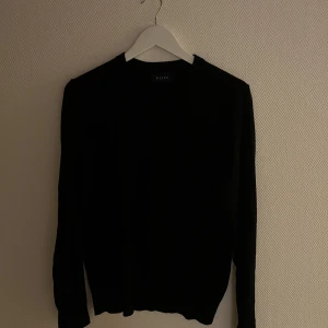 Merino tröja - Säljer denna tröjan från brothers | Skick 8/10 | Nypris 499 kr | Mitt pris 249 kr | Hör av er vid minsta lilla fundering!🤝