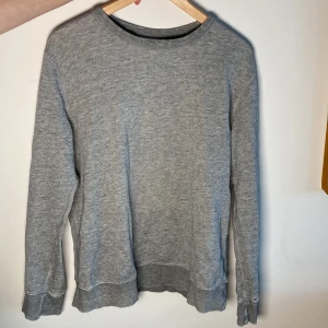 Grå HM sweatshirt - Grå HM sweatshirt small