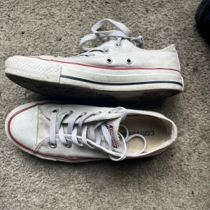 Converse - Säljer mina converse som tyvärr blivit försmå! Storlek 36 men är som sagt ganska stora i storleken. Passar nästan mig som har 39. 