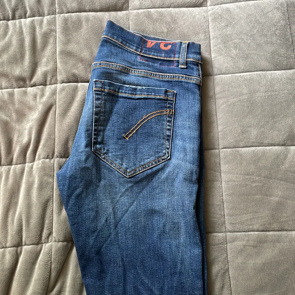 Dondup Jeans i modellen George i storlek 34, bra skick typ 8/10 säljer dom för att dom inte kommer till användning.. Jeans & Byxor.
