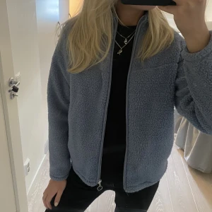 Teddyjacka  - Supermysig teddyjacka/ tröja, aldrig använd