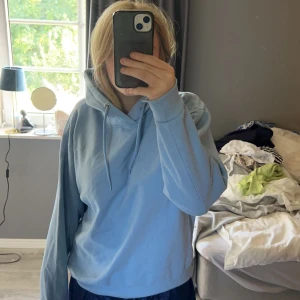 Hoodie - Bra skick, knappt använd 