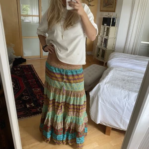 Mönstrad långkjol - Mönstrad långkjol från zara. Storlek 38 men passar 36 om man vill ha den lågmidjad