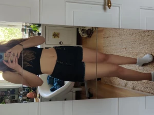 Unika shorts - Jättecoola short som jag köpt second hand men som inte passade mig ordentligt. De har ett mönster på sidan och cool knappdesign:)