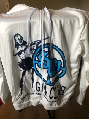 Gun Club Hoodie - Helt ny Gun Club Hoodie👕 M passar L✨ Kom dm för mer bilder eller frågor. Pris ej hugget i sten🪨