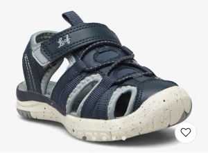 Leaf Sandal Salo 22 - Sandal Salo från Leaf i sportig modell med täckt, gummiförstärkt tå och lättviktig yttersula i greppsäkert gummi. Praktisk modell med reglerbar kardborrerem och liten hälla som gör det enkelt att ta på skon. Endast provade 