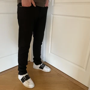 Tiger of Sweden jeans - Tja säljer nu mina skjulet snygga Tiger of Sweden jeans i riktigt bra skick, hör av dig vid frågor eller funderingar😀