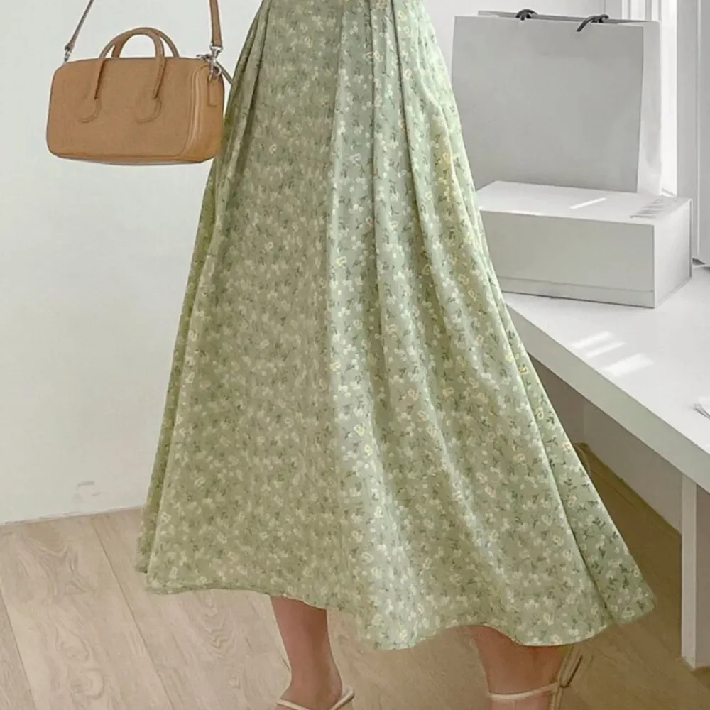 Jätte fin grön kjol använd 2 gånger, ser ut som ny. Kjolar.