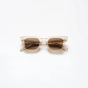 Chimi ecru 04 - Jag säljer mina chimi glasögon, använt få tal gånger hyfsat bra skick.  Låda och glasögonpåse ingår.