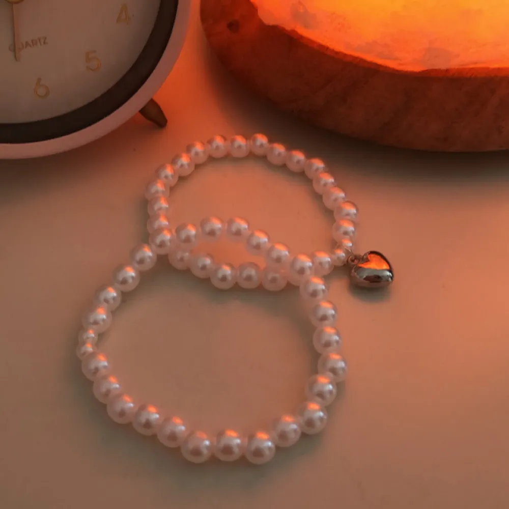 Två Jättevackra pärl armband som är stretchiga och bekväma🫶Båda för 50, 30 styck. Accessoarer.