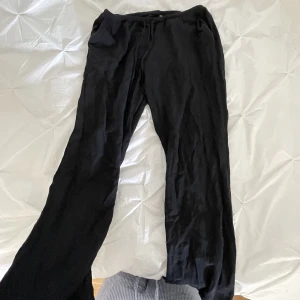 Lågmidjade linnebyxor  - Säljer dom populära lågmidjade linnebyxorna från hm!😍