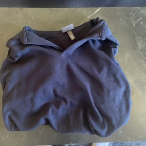 Tröja med krage - Tröja från hm! Nypris 400 Den är aldrig använd så skick 10/10 Köpare står för frakt