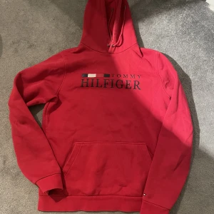 hilfiger hoodie - Superfint skick