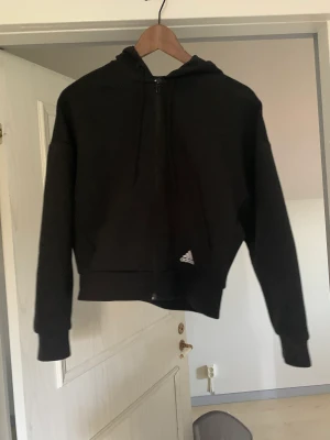 Adidas kofta vintage  - Köpt längesen men aldrig kommit till användning 