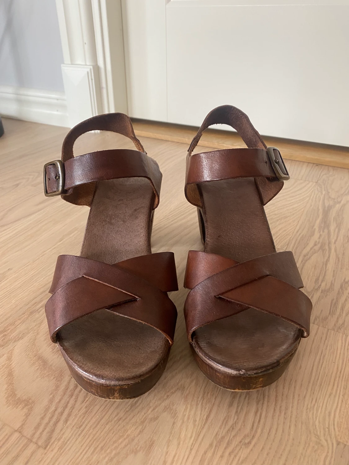 Skinnsandaler med klack strl 37 - 90