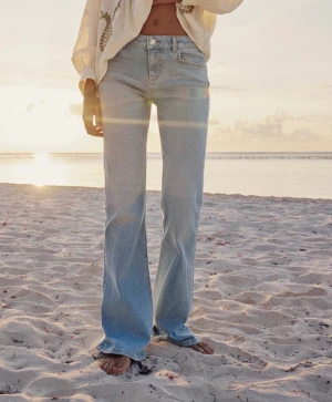 Nya zara jeans  - Säljer dessa helt nya zara jeans med lapp på💕💕