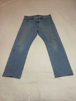 Levis 501 Jeans herr   - Ett par väldigt fina Levis 501 Jeans.  Storlek: W36 L30 Kan gå ner i pris vid snabb affär 
