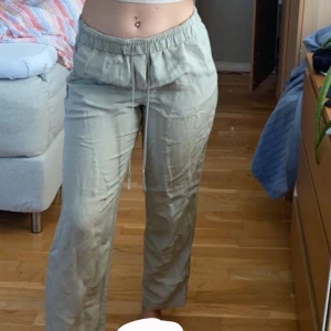 Linnebyxor  - Linnebyxor som bara är använda 2 gånger