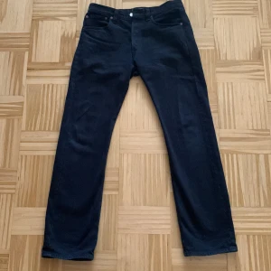 Levis jeans  - Hejhej! Säljer dom hör feta levisen för dom var lite för stora för mig!!! I toppskick utan problem! Pris och fler bilder kan absolut diskuteras