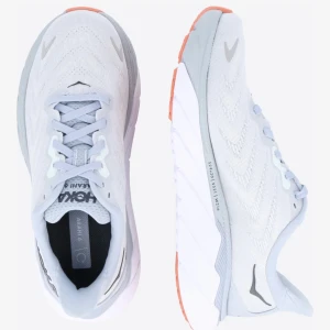 Hoka skor  - Superfint skick på dessa oootroligt sköna Hoka skor! Säljer för att de är något för stora för mig. De är lite små i storleken så skulle säga att de passar en person med storlek 37,5-38  NYPRIS: 1699kr 