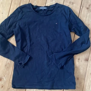 Tommy hilfiger - Tommy hilfiger tröja, bra kvalitet 