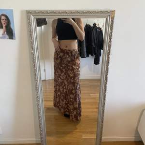 Fin kjol köpt från beyond retro🤍