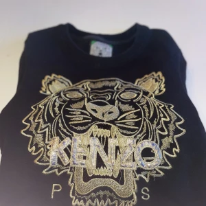 Kenzo tröja - Kenzo sweatshirt, köpte för längesedan. Bra skick. Storlek m fast passar s