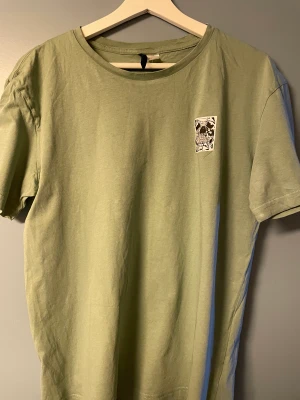 Grön T-shirt  - Grön T-shirt 