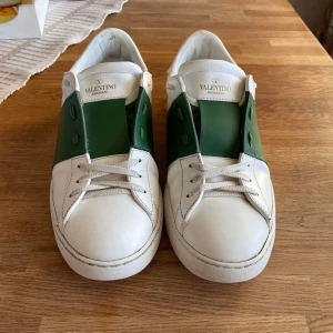 Valentino open - Valentino open gröna Size 41  Flawless och allt finns till Tar bud från 3000kr säljer direkt för 3500kr