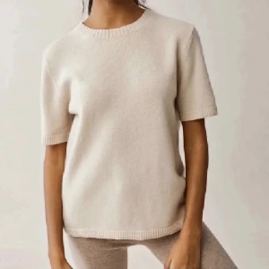 Softgoat - Säljer min svinsnygga stickade T-shirt från Softgoat! Storlek S! 100% cashmere! Nypris 2200!