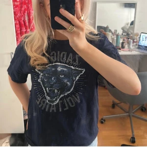 Zadig T-shirt  - Intressekoll på min jättesnygga Zadig T-shirt❤️inga defekter❤️nypris 800