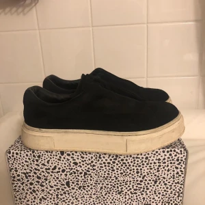 Eytys  - Säljer mina eytys doja, bra skick! (Är mörkblåa men ser svarta ut på bilderna) pris kan diskuteras vid snabb affär, är intresserad av byten!