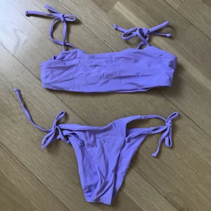 Lila bikini - Gammal men oanvänd jättefin lila bikini, går att knyta som man vill. Bright Swimwear 💜