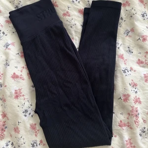 Träningtights från stronger - Använt men fick skick, köparen står för frakten