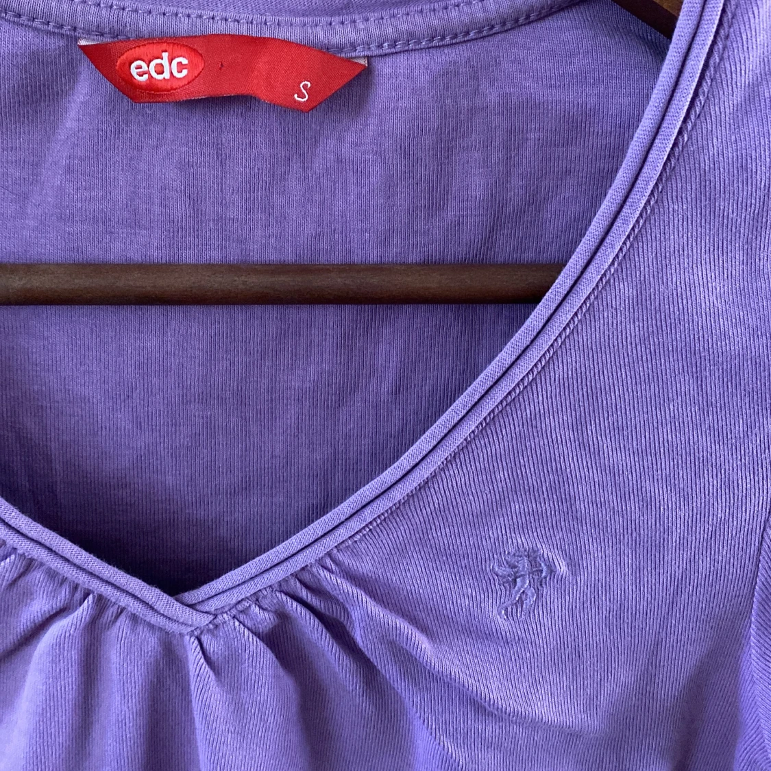 Lila tröja från EDC by Esprit - 90