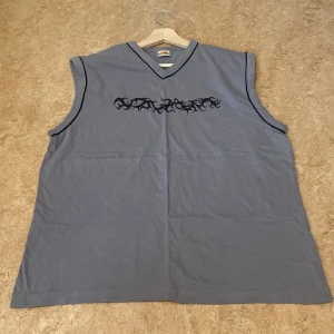 Linne med tryck - Coolt linne från humana står ingen strl men gissar L