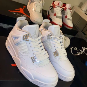 Jordan 4s pure moneys - Oanvända helt nya, pris kan diskuteras