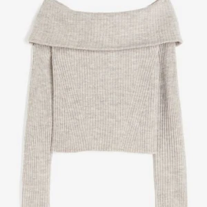 Hm - Off shoulder tröja från HM i strl xs💕💕 köpt för ett tag sen men inte använd mycket. 