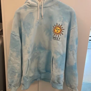 Sweet skateboard Hoodie - De storlek L men funkar på M också!! 