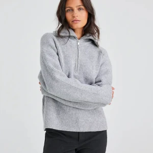 Stickad från bikbok  - Säljer en stickad tröja från bikbok i storlek m🩷 jätte fint skick, skicka om ni vill ha mer bilder