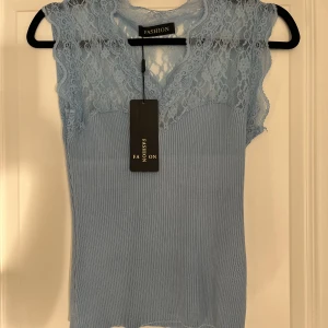 Ursnygg topp - Säljer denna super söta topp från Missäy💕Aldrig använd, prislapp kvar! Säljer denna för 250kr+frakt💕