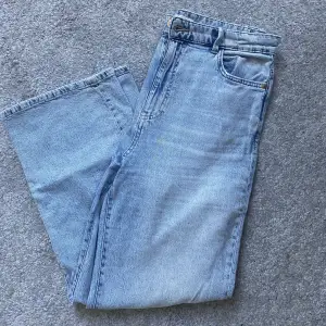 Jättefina jeans men som tyvärr inte kommer till användning. Storlek 40/M. Köpt på Lindex 💞 köpta för 400kr, mitt pris 100kr. Använd gärna köp nu!