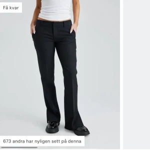 Kostymbyxor - Säljer dessa kostymbyxor som nästan är helt slutsålda, säljer pga att de inte kommer till användning och de börjar bli för små.  Stl 34, använda väldigt få gånger, ser helt nya ut