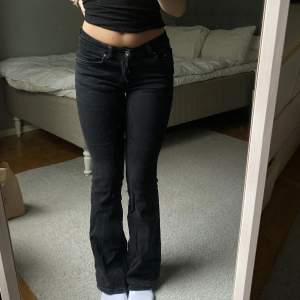 Super snygga jeans från Gina men har nästan aldrig kommit till användning. Säljer pga rensar ❤️