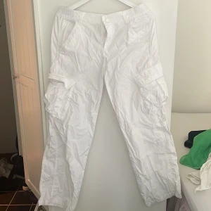 Low waist, cargopants - Fint skick, köpta på plick men aldrig använda av mig. 