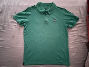 Fila polotröja  - Grön fila polotröja  Knappt använd  Köpt för 250kr