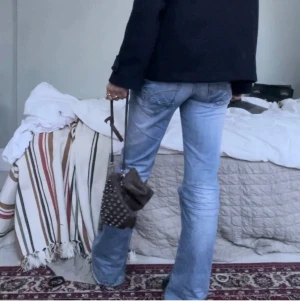 Lågmidjade jeans - Väldigt snygga lågmidjade jeans från märket Kenzarro, köpta här på plick men var tyvärr för små för mig!