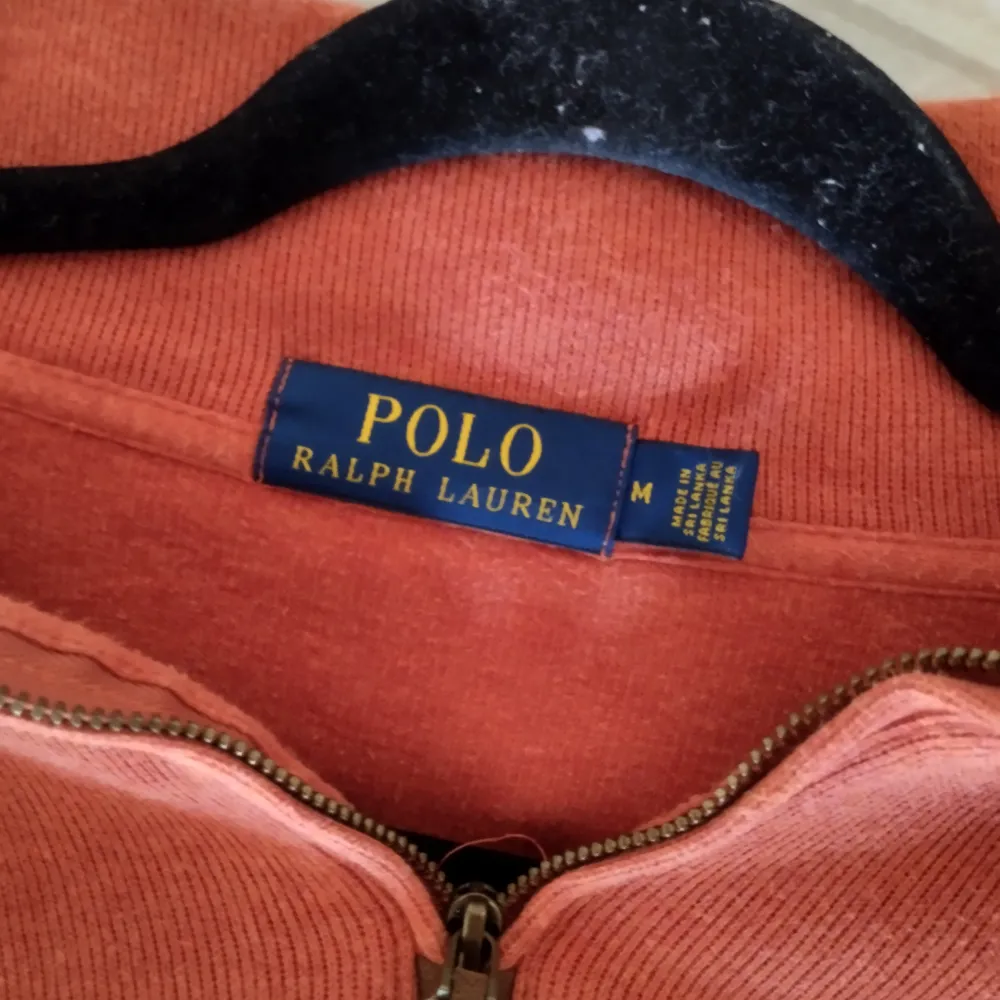 Snygg Polo Ralph Lauren Half Zip i gott skick! Han på bilden är 176 cm, skriv gärna vid intresse/ funderingar!. Tröjor & Koftor.