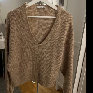 Tröja - Stickad tröja från mango som knappt används! Skriv för prisförslag och fler bilder!