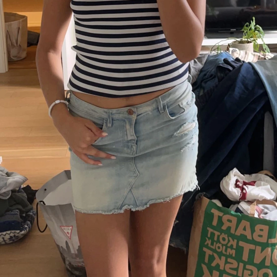 Lågmidjad jeanskjol 